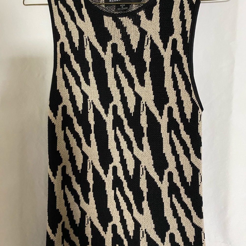 Sleeveless knit top